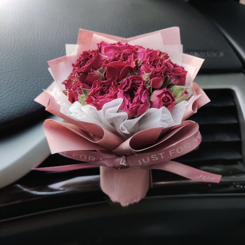 Difuzor auto de aromă cu buchet uscat de trandafiri eterni – decor auto și cadou pentru nuntă sau zi de naștere