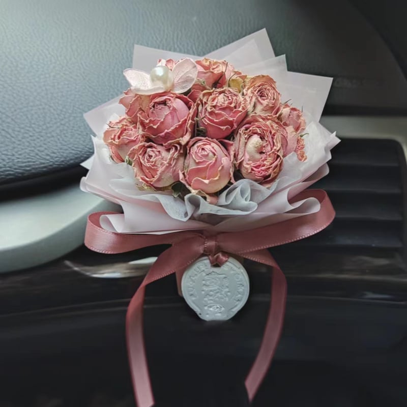 Difuzor auto de aromă cu buchet uscat de trandafiri eterni – decor auto și cadou pentru nuntă sau zi de naștere