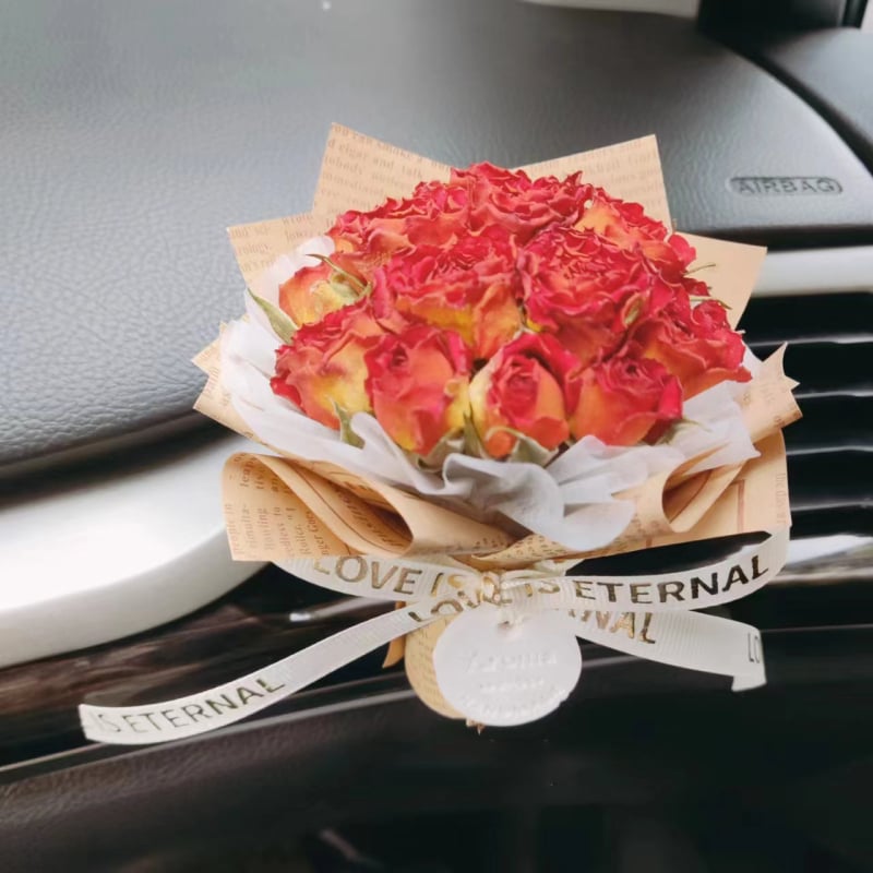 Difuzor auto de aromă cu buchet uscat de trandafiri eterni – decor auto și cadou pentru nuntă sau zi de naștere
