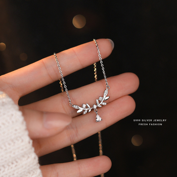 Laurel istennő motívumos nyaklánc ezüstből, cirkón beépítés, keresztlánc, állítható hossz 21–50 cm