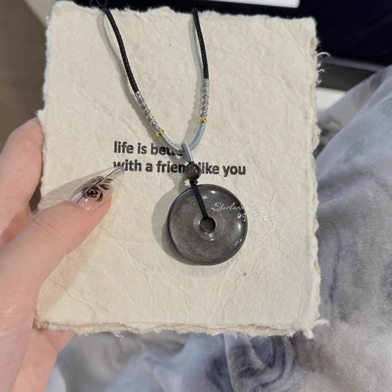 Kvarc kristályos medál, könnyű luxus stílus, October Accessories márka, 2025 nyár