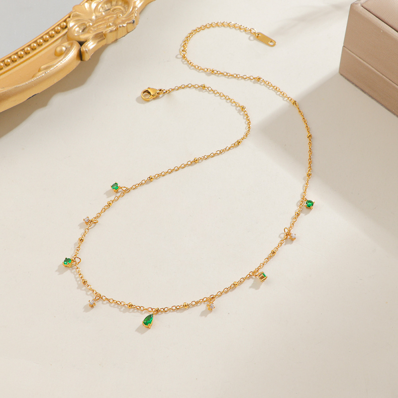 Náhrdelník z titánovej ocele s kapkovitým príveskom, 18K zlacenie, O-článok, jeseň 2025