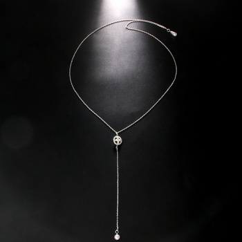 Nugaros kūno grandinė su geometriniu dizainu ir kryžiaus motyvu, elektroplatinuotas lydinys ir krištolo intarpai