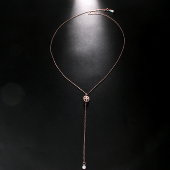 Nugaros kūno grandinė su geometriniu dizainu ir kryžiaus motyvu, elektroplatinuotas lydinys ir krištolo intarpai