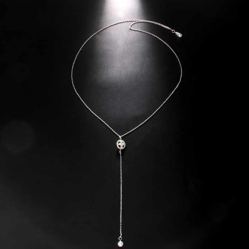 Nugaros kūno grandinė su geometriniu dizainu ir kryžiaus motyvu, elektroplatinuotas lydinys ir krištolo intarpai