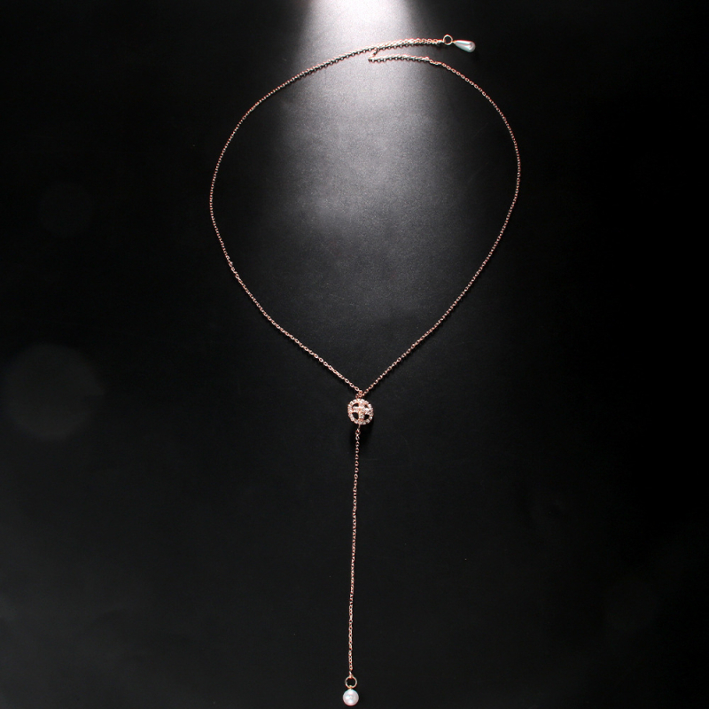 Nugaros kūno grandinė su geometriniu dizainu ir kryžiaus motyvu, elektroplatinuotas lydinys ir krištolo intarpai