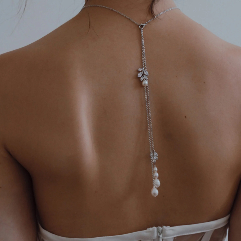 Ogrlica s leđnom lancem u obliku lista, bijeli rhinestones kristali, umetak od legure s umjetnim dragim kamenjem, bakrena podstava, jednostavan stil, vjenčani nakit