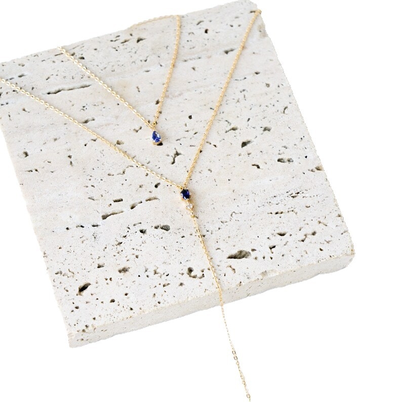 Hátsó láncú nyaklánc kristályokkal — márka Sh, ötvözet, elektroplakálás, kristályok