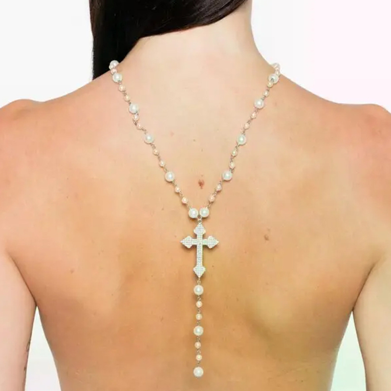 Női hátlánc – ötvözet, mesterséges kövekkel díszített, geometriai forma, elektroplakálás