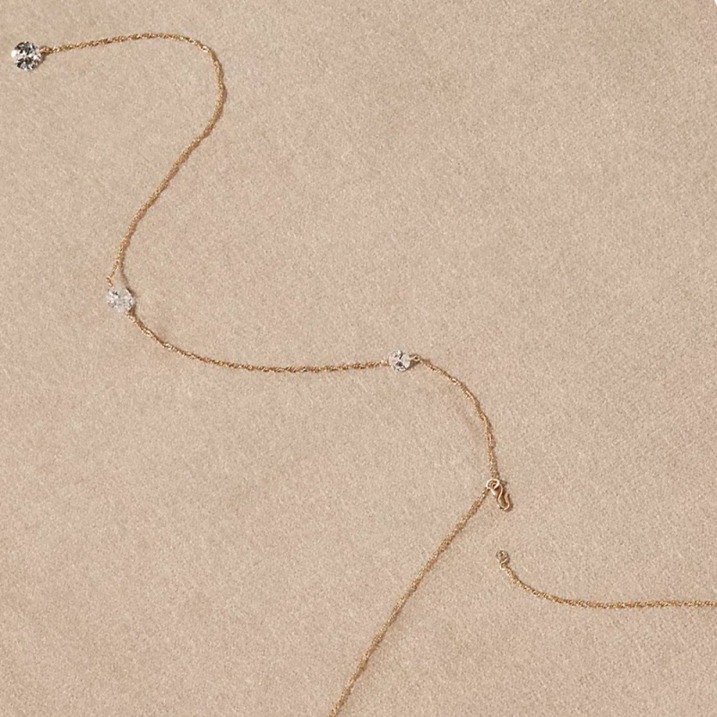 Lanț pentru corp cu strasuri și ciucuri – lanț de spate pentru mireasă, design geometric simplu, placare electrolitică din cupru cu inserții de cristale albe