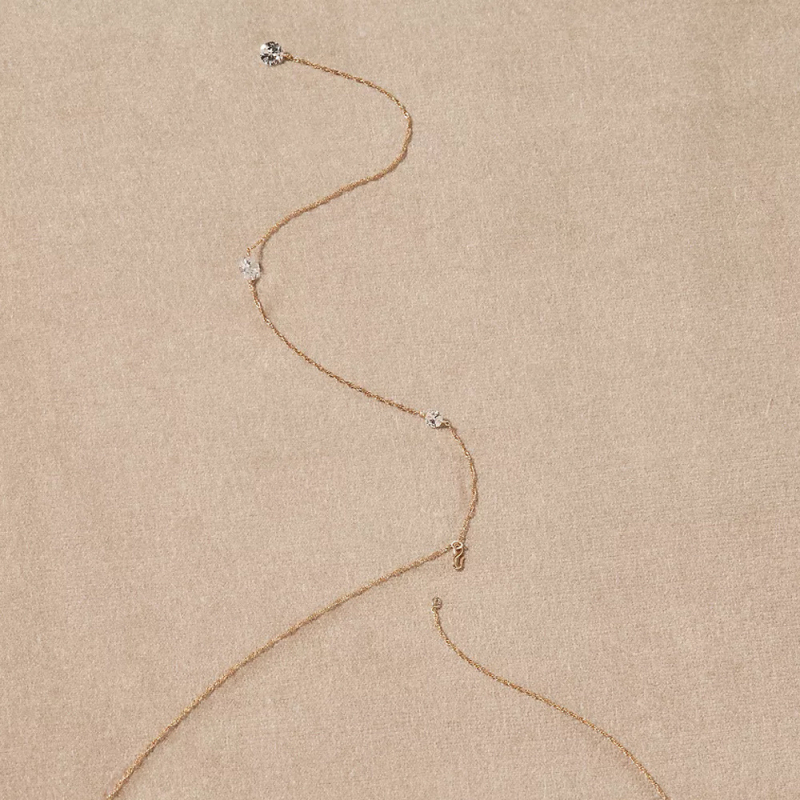 Lanț pentru corp cu strasuri și ciucuri – lanț de spate pentru mireasă, design geometric simplu, placare electrolitică din cupru cu inserții de cristale albe