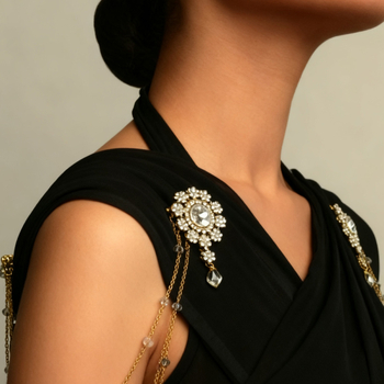 Válllánc — virág alakú, többszintű medál; ötvözet; kristályok; elektroplakálás