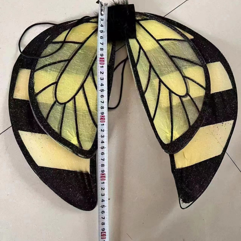 Két darabos gyermekeknek készült jelmezszárnyak, méh- és pillangó motívummal, tollas hátfal, arany poros felülettel