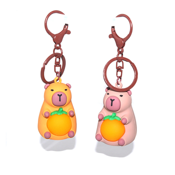 Pandantiv pentru chei cu lampă în formă de capybara îmbrățișând, din plastic, potrivit pentru 14+, brand Good Orange Music