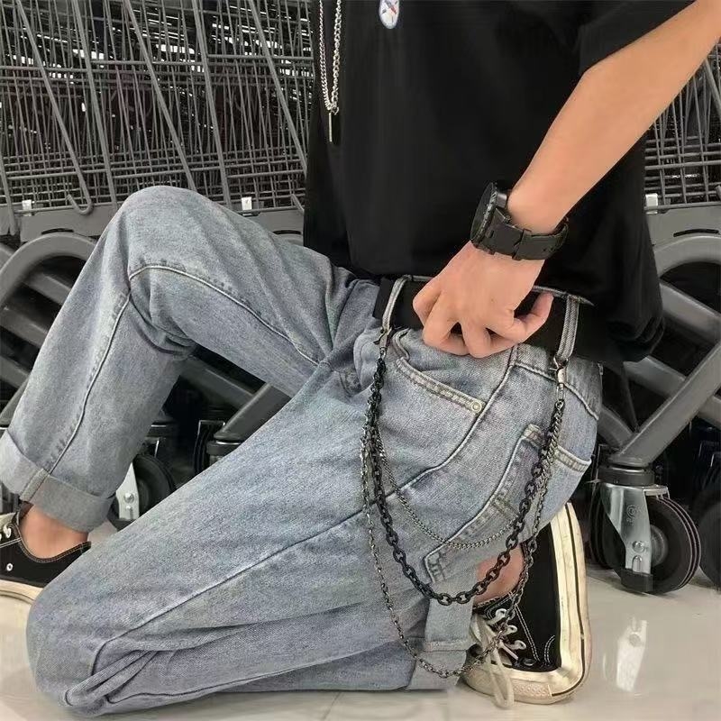 Trostruki metalni kaiš za struk — minimalistički dizajn za streetwear i dodatke za traperice; proljeće 2025 izlazi; na skladištu; kategorija proizvoda: s gumbima