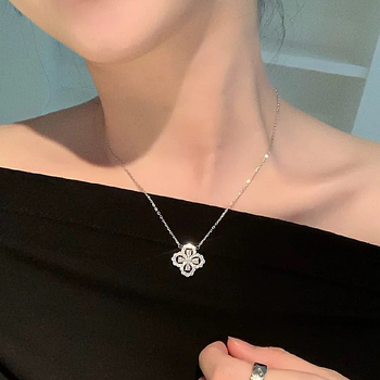 Ogrlica od S925 srebra s četverolistom djetelinom, cirkonijem, križni lanac, težina 3,51 g