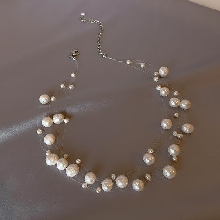 Ogrlica s imitacijskim perlama, križni lanac, privjesak od matične biserne školjke, ugrađene perle, proljeće 2024