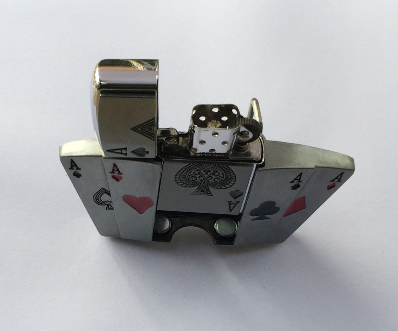 Övcsat kártya motívummal, cinkötvözet, sima csat, divatos hétköznapi stílus