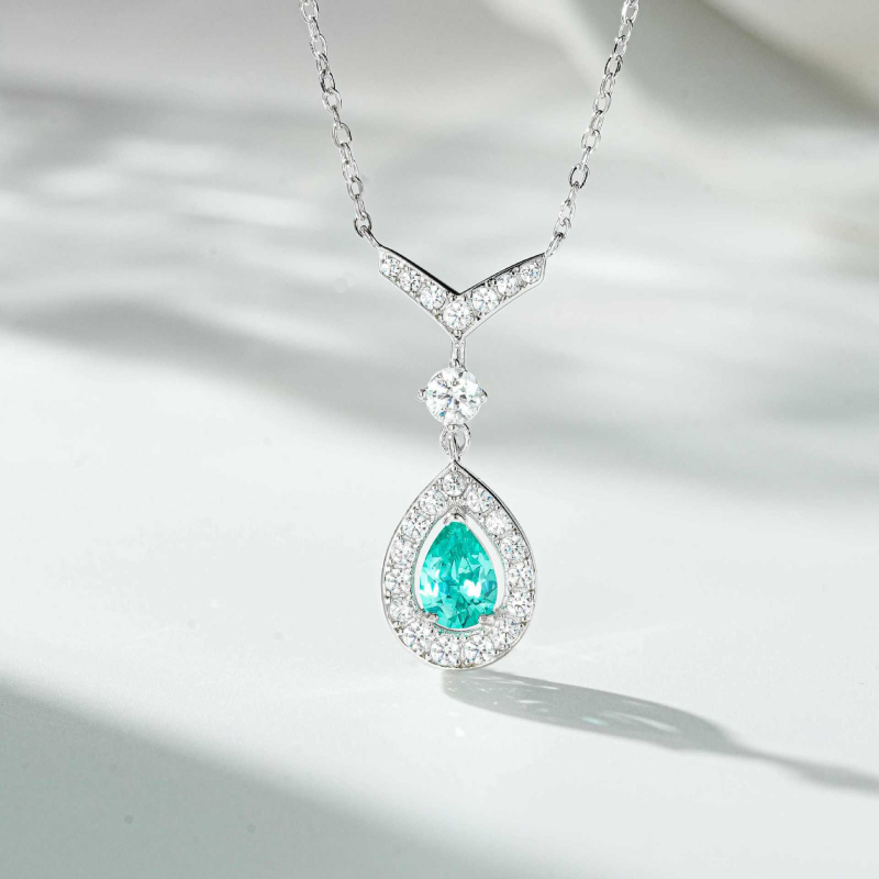 Ogrlica od srebra 925 s kapkovitim privjeskom u obliku V, minimalistički geometrijski dizajn, križni lanac, težina 3,5 g