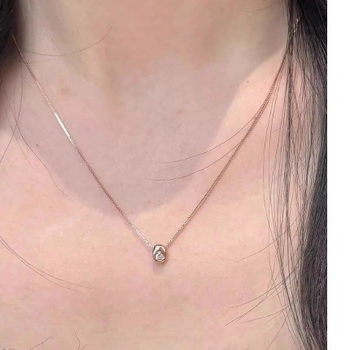 Réz alapú, aranyozott kulcscsont-nyaklánc geometrikus medállal, friss és édes stílus, őszi 2025