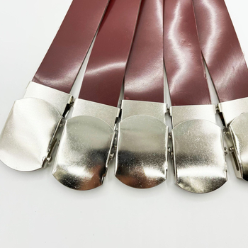 Sasfű kapcsos öv, műanyag szíj, vas csat, 2–4 cm szélesség, sima zár, elektroplatált felület