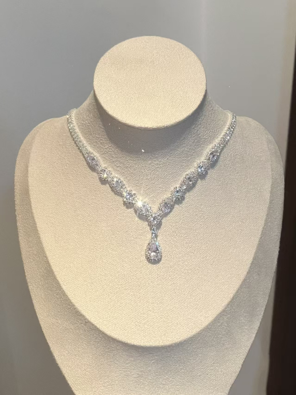 Ogrlica s geometrijskim zirconom privjeskom, bakreni lanac, 51-60 cm, elektroplatinirano, stil laganog luksuza