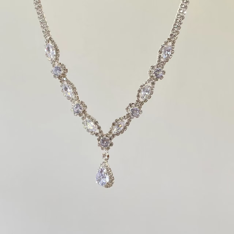 Ogrlica s geometrijskim zirconom privjeskom, bakreni lanac, 51-60 cm, elektroplatinirano, stil laganog luksuza