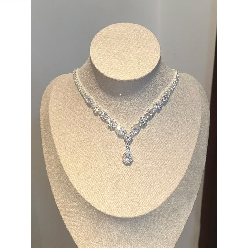 Ogrlica s geometrijskim zirconom privjeskom, bakreni lanac, 51-60 cm, elektroplatinirano, stil laganog luksuza