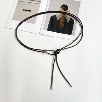 Mesterséges bőrből készült öves ruha, övcsat anyaga ötvözet, zárás tűcsattal, öv szélessége 2 cm alatt, kód A12051