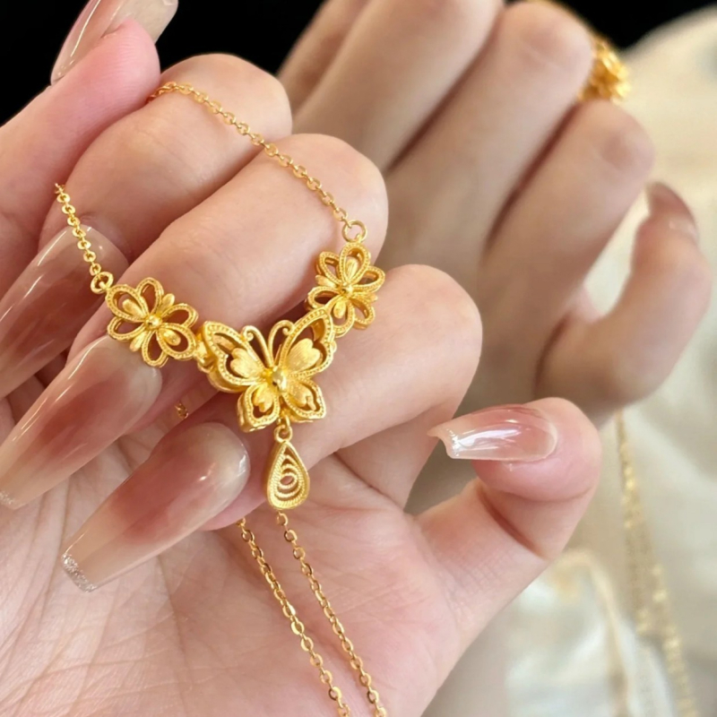 Pillangó, virág és vízcsepp nyaklánc réz medállal, szabványos lánccal, körméret 51–60 cm, elektroplakálás