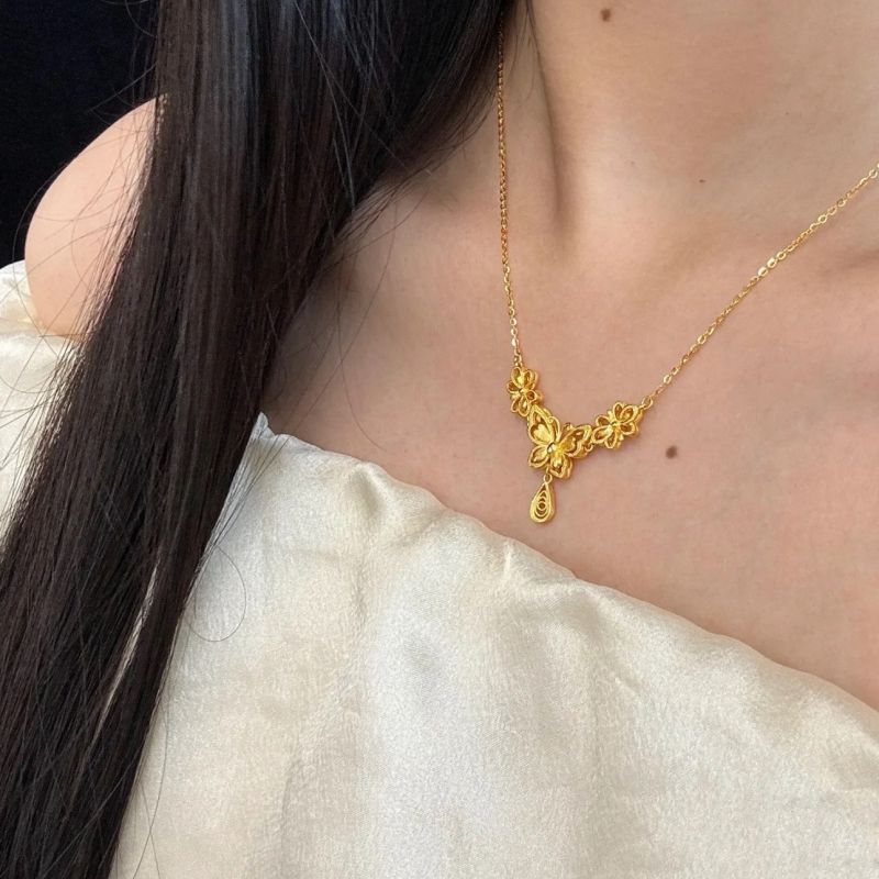 Pillangó, virág és vízcsepp nyaklánc réz medállal, szabványos lánccal, körméret 51–60 cm, elektroplakálás