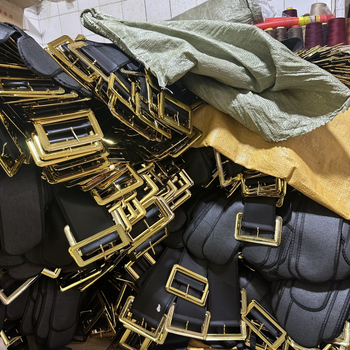 Nagy Mikulás öv a Mikulás jelmezhez — Mesterséges bőr, Műanyag csat, Tűcsatával (>4 cm) szélesség