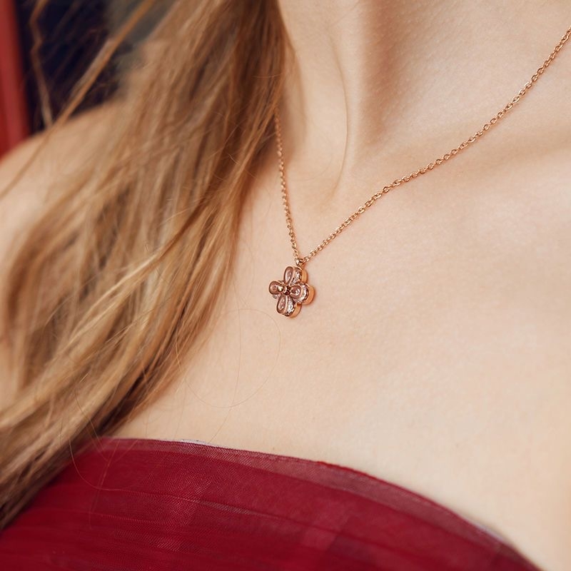 Titánacélból készült nyaklánc virág mintával, elektroplakálás, keresztlánc, medál titánacélból