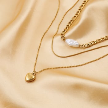 Colier din oțel inoxidabil, stratificat, cu lanț Figaro, pandantiv inimă din sidef, finisaj electroplatat