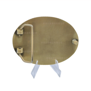 Férfi övcsat logóval, cink ötvözetből, ovális alak, sima csat, betűs mintával, nyár 2025 kiadás