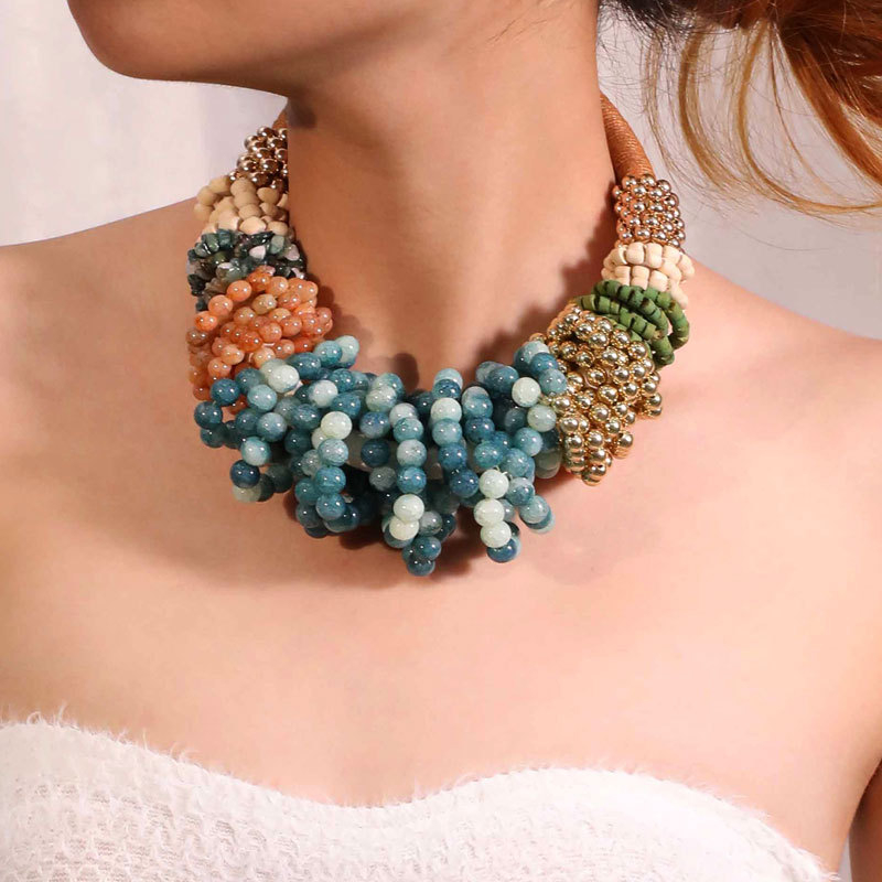 Colier handmade din mărgele de sticlă, multistrat, cu pandant geometric și lanț cu bile