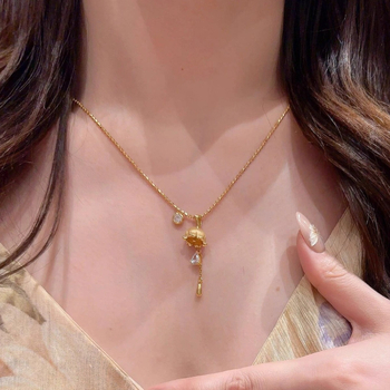 Nyaklánc környezetbarát rézből, vízcsepp alakú medál, geometriai forma, elektroplattázott bevonat, szabályos lánc