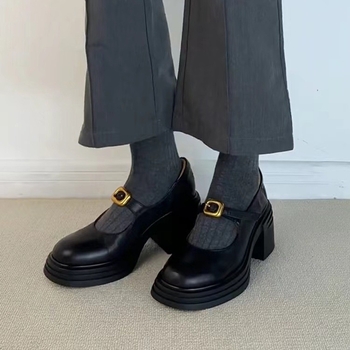 Loafers – vintage stil, gornji dio od dvostruke teleće kože, okrugli vrh, dubok otvor, debeli potplat (3–5 cm), gumena potplat, uložak od umjetne kože, jesen 2024