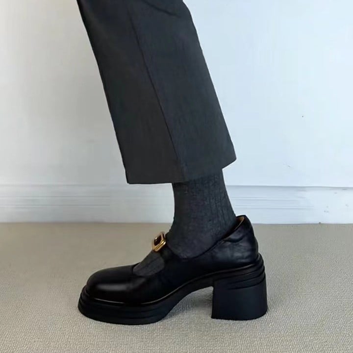 Loafers – vintage stil, gornji dio od dvostruke teleće kože, okrugli vrh, dubok otvor, debeli potplat (3–5 cm), gumena potplat, uložak od umjetne kože, jesen 2024