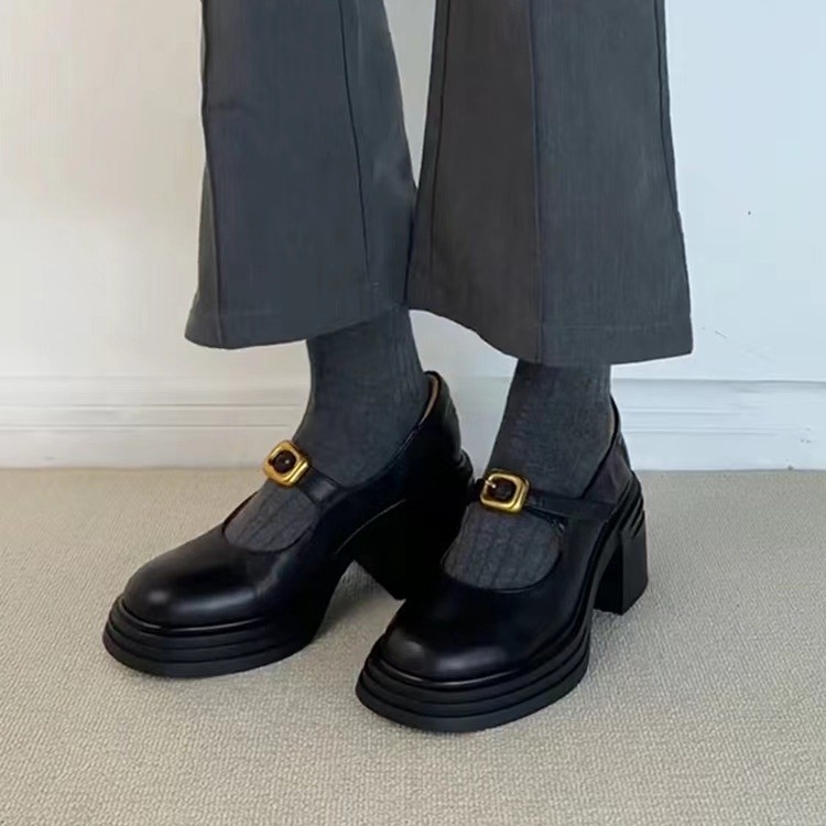 Loafers – vintage stil, gornji dio od dvostruke teleće kože, okrugli vrh, dubok otvor, debeli potplat (3–5 cm), gumena potplat, uložak od umjetne kože, jesen 2024