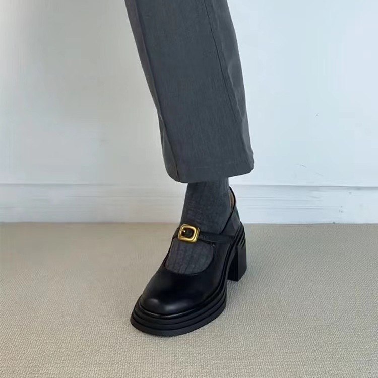 Loafers – vintage stil, gornji dio od dvostruke teleće kože, okrugli vrh, dubok otvor, debeli potplat (3–5 cm), gumena potplat, uložak od umjetne kože, jesen 2024