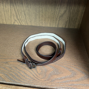 Tehénbőr öv csattal — Anyag: Tehénbőr; Csatt anyaga: Egyéb; Zárás: Csatt; Szezon: Nyár 2024