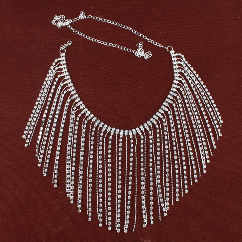 Fém testlánc rhinestone kövekkel, kampós zár, vékony szélesség (<2 cm), ezüst elektroplatt felület, Flow comb dizájn