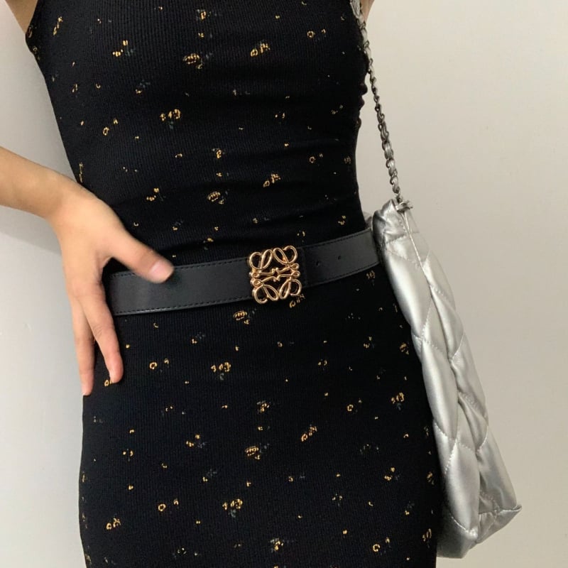 Női öv - Anyag: szuper rost; Csatt: ötvözet; Zárás: sima; Szélesség: vastag (>4 cm); Bevonat: elektroplatázás