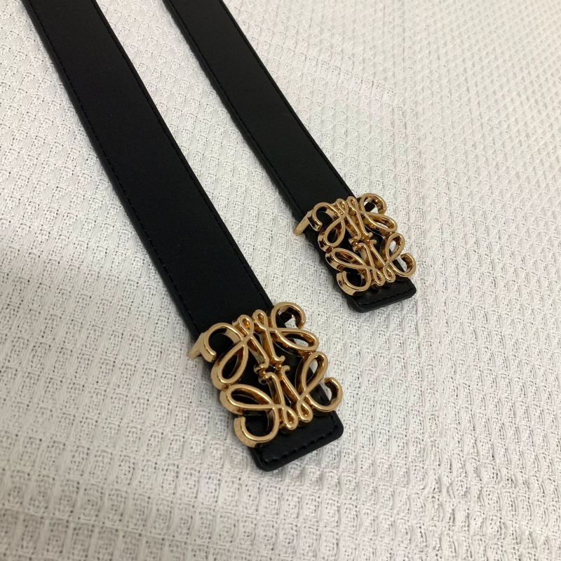 Női öv - Anyag: szuper rost; Csatt: ötvözet; Zárás: sima; Szélesség: vastag (>4 cm); Bevonat: elektroplatázás