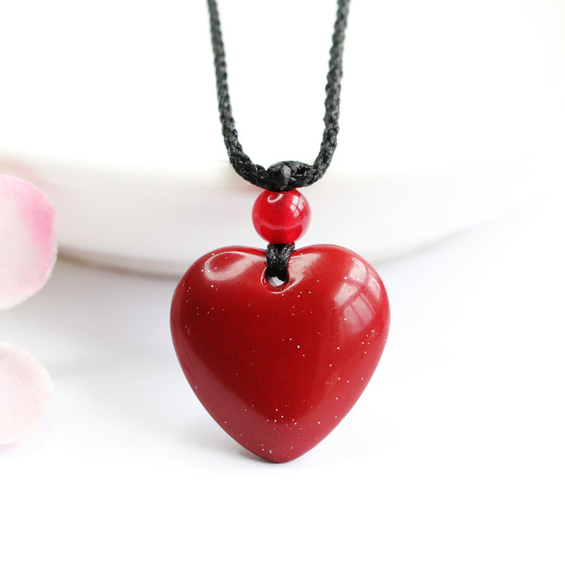 Colier din cinnobar – pandantiv inimă, finisaj lustruit • Brand: Suyu • Material: cinnobar • Stil: inimă