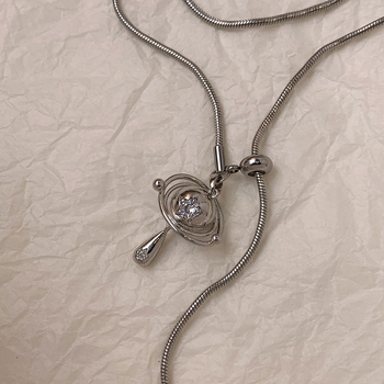 Κολιέ με έμπνευση από τον Κρόνο, γεωμετρικό σχέδιο, χειροποίητο, χαλκός με μενταγιόν από κράμα, INS στυλ, άνοιξη 2025