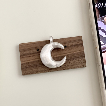 Colier cu pandantiv lună geometric, textură mată, placare electrolitică, puritate 99%, greutate 5,97 g