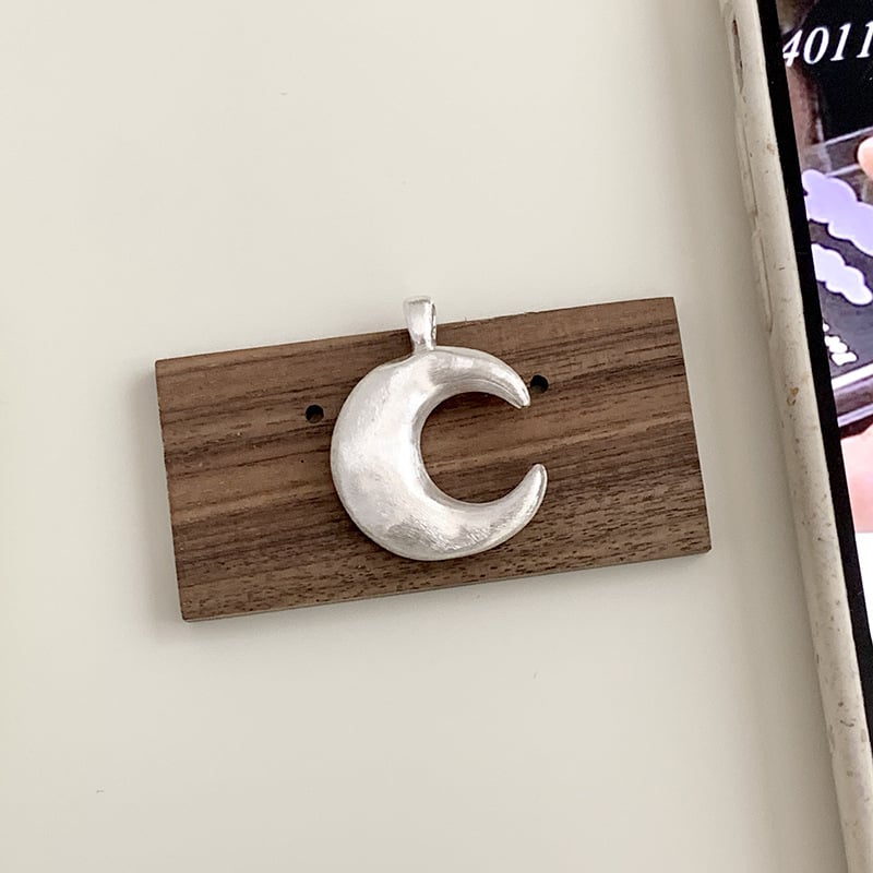 Colier cu pandantiv lună geometric, textură mată, placare electrolitică, puritate 99%, greutate 5,97 g