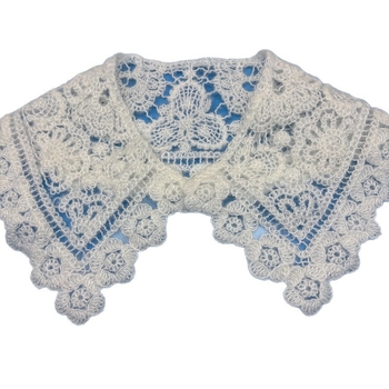 Ψεύτικος γιακά με μηχανική κεντημένη διακόσμηση φλοράλ με διάτρητο σχέδιο — υλικό πολυεστέρα-μαλλί, κατάλληλος για παλτά, πουλόβερ και φορέματα, μάρκα hs